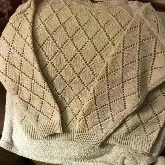 Ladies Ecru solid colored sweater sz L triangle pattern, - Picture 5 of 6